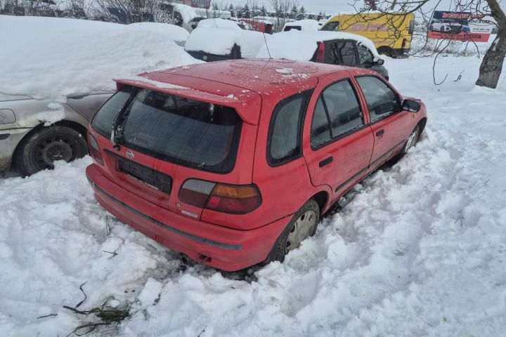 Bara fata Nissan Almera N15 (facelift)