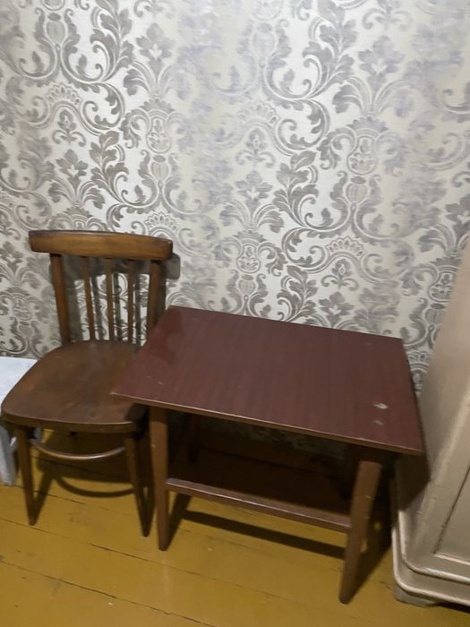 Продам стол и стулья