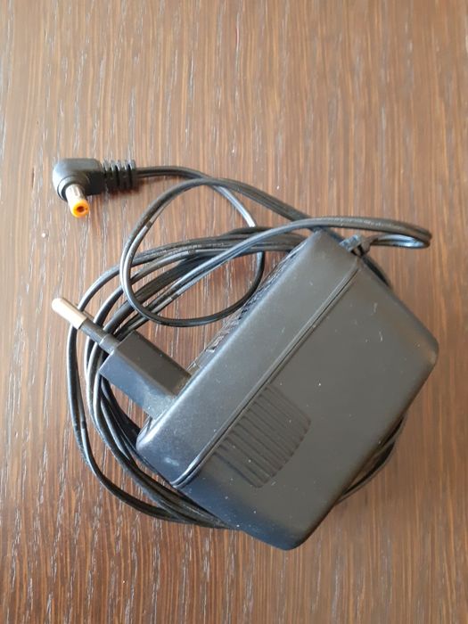 Адаптори за 220 волта