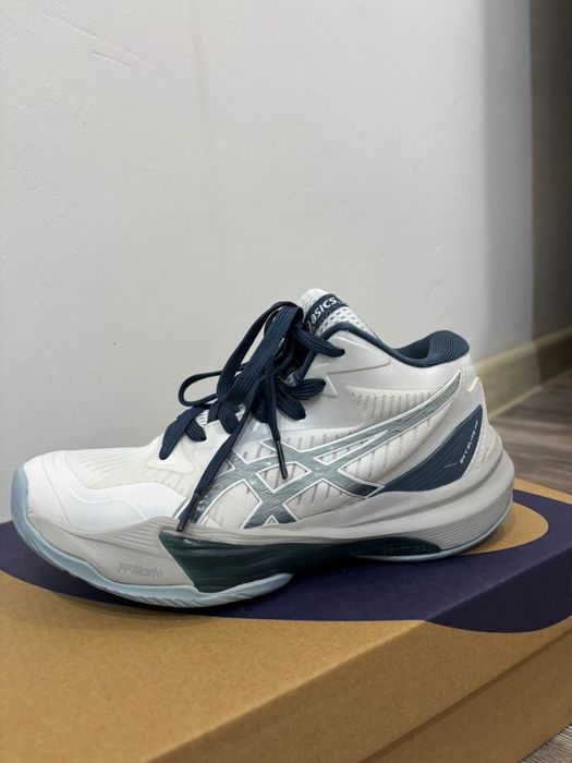 Крассовки asics оригинал