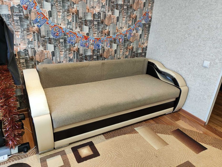 Диван-кровать раскладной.