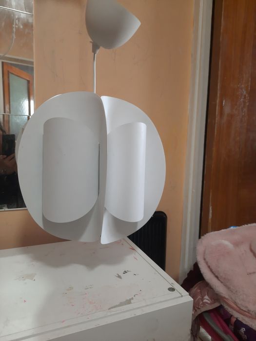 Lustra Camera de culoare alba