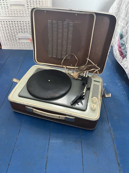 Продам проигрыватель пластинок