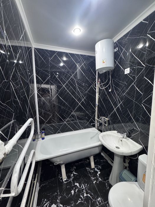 Продаеться 2х ком кв на западе