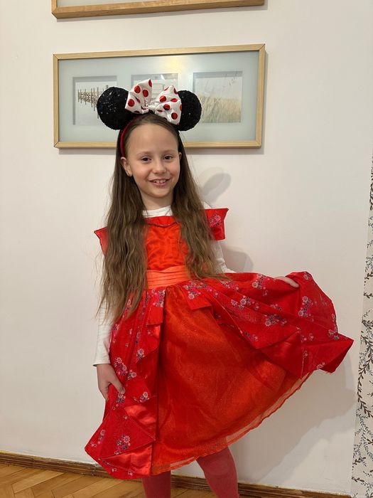 Rochie roșie elegantă pentru o fată. Disney Parks, varsta de 6-7 ani