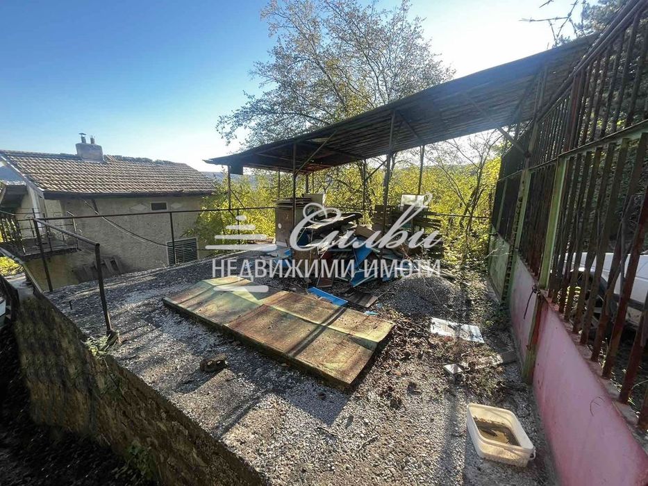 ДВУЕТАЖНА ТУХЛЕНА вила на плоча - м-т Под Манастира!!!