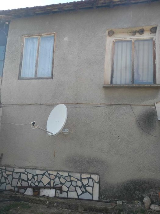 Продавам двуетажна къща в град Брезово област Пловдив