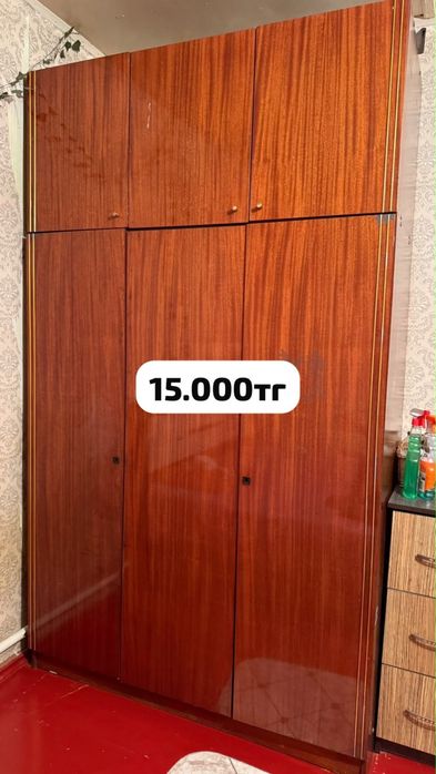Продам кровать шкаф комод