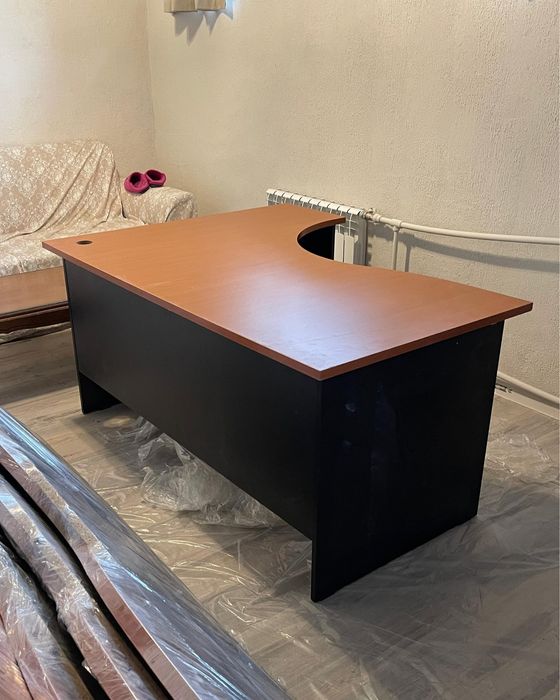 Офисный стол в отличном состоянии