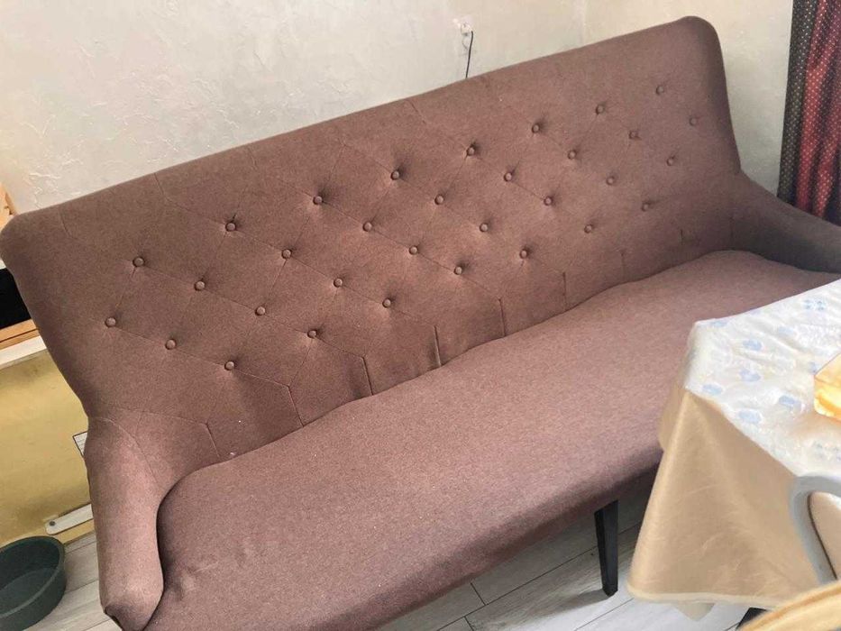 диван в отличном состояний