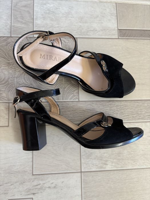 Продам босоножки