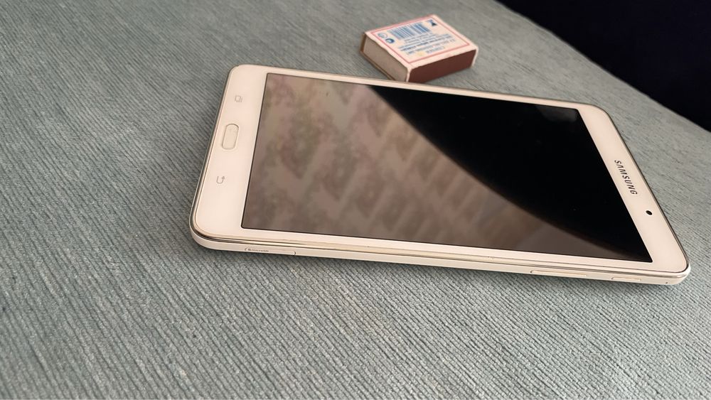 Продам Планшет SAMSUNG Galaxy Tab4 в отличном состояний
