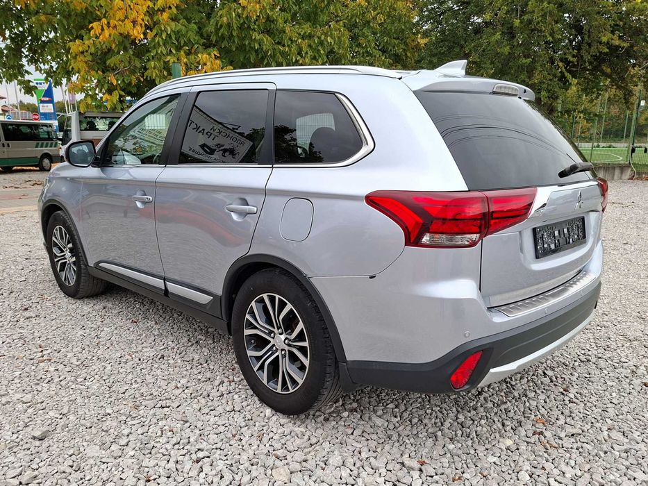 Mitsubishi Outlander 2.2DiD 4X4 7-местен Сервизна история 1 собственик