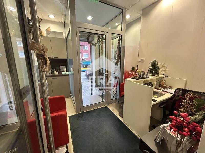 Дава се под наем Магазин в София, Център - 95 кв.м за 1695.24 € - Снимка #3