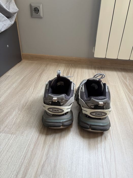 Balenciaga track
