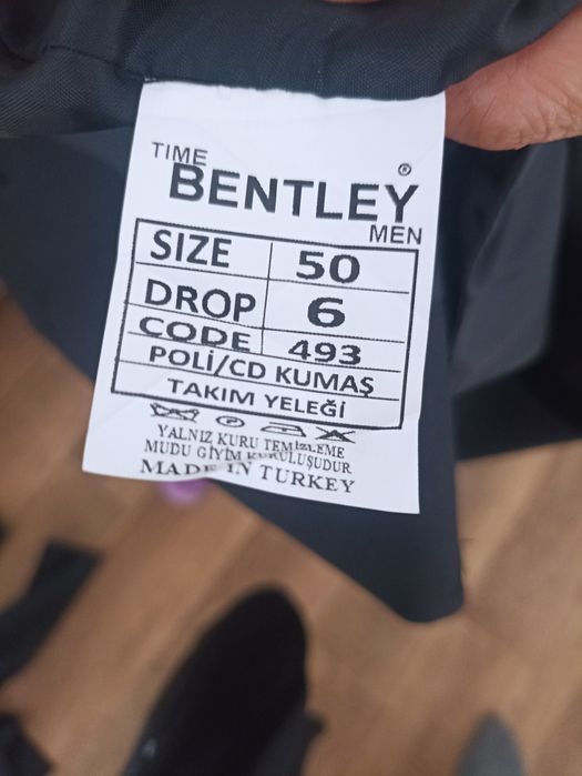 Vând costum bărbați