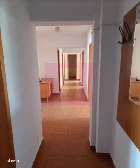 Vanzare apartament 5 camere stradal in zona Piata Unirii-Sfanta Vineri
