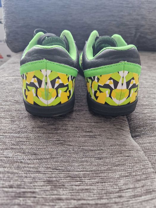 Детски бутонки за футбол Umbro