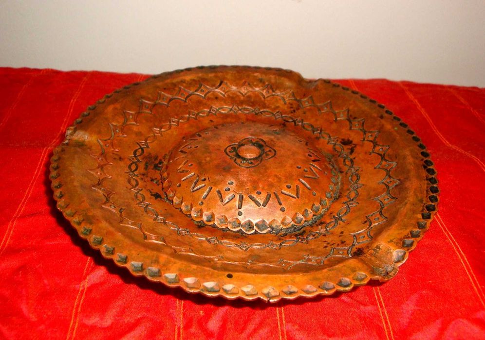 Винтидж кован, масивен, меден пепелник 100 год