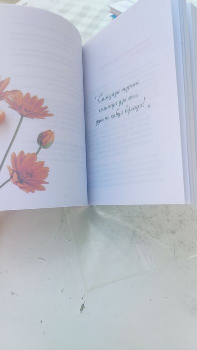 Kitoblar sotiladi