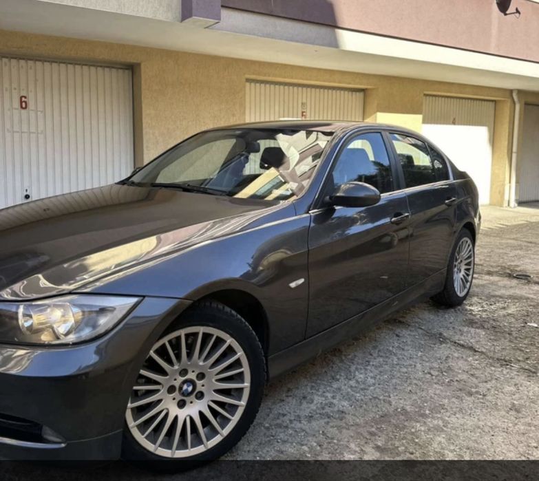 Автомобил BMW 330