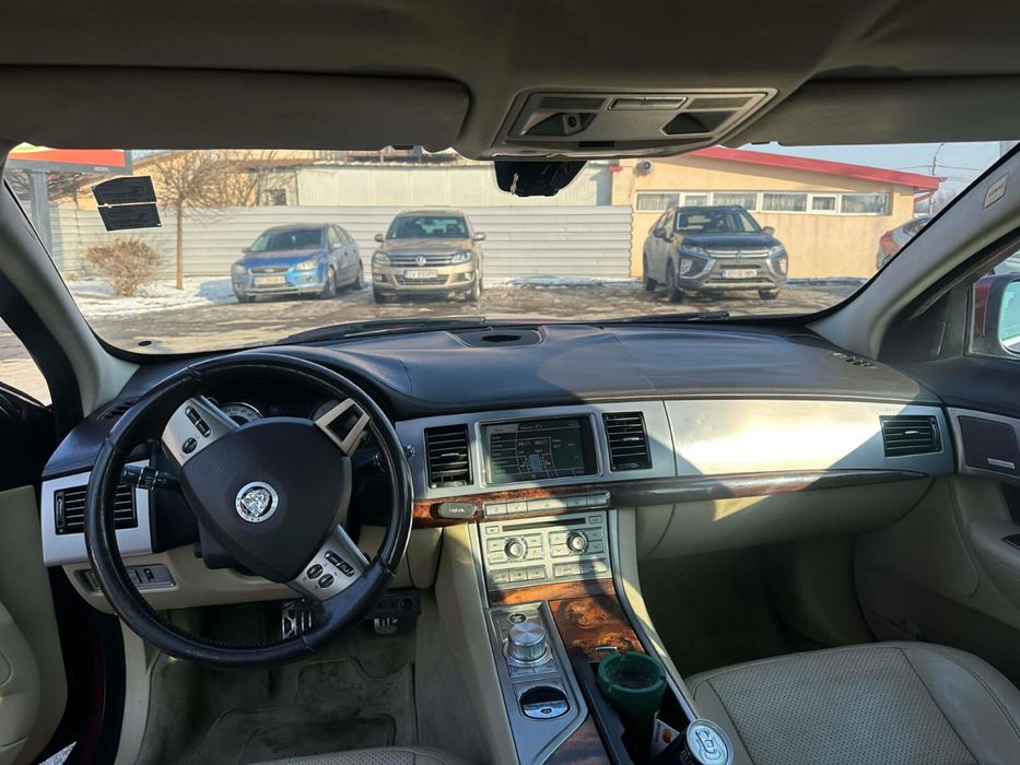 Vand Jaguar XF 2009