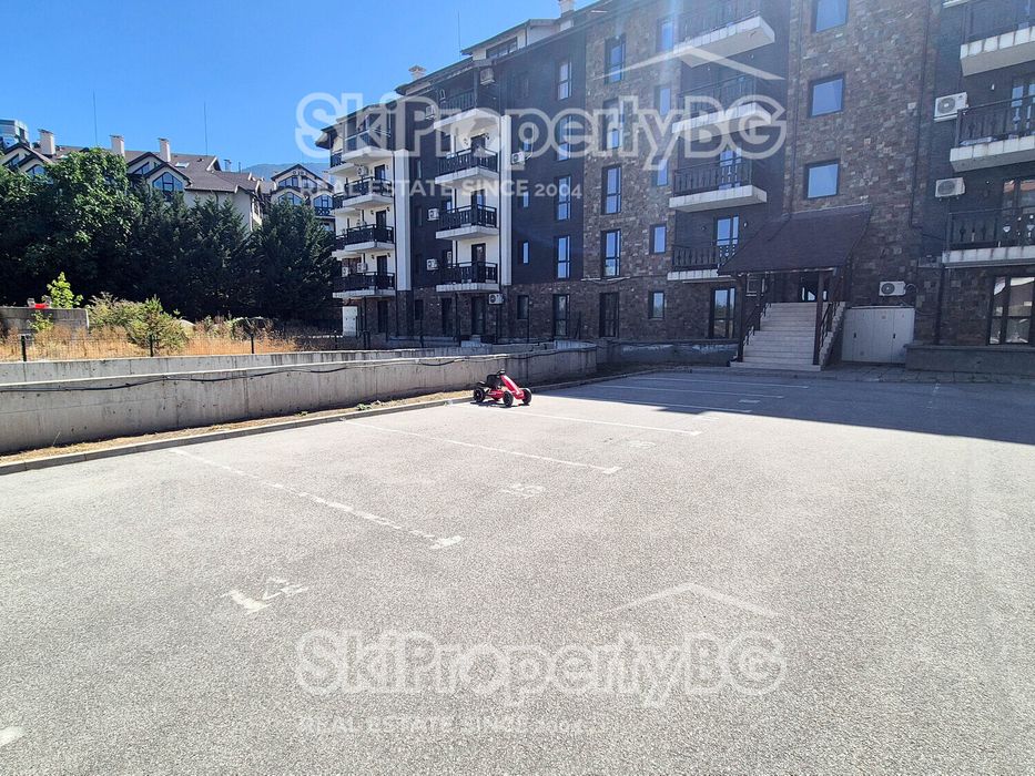 Двустаен апартамент с паркомясто и добра локация в Банско!