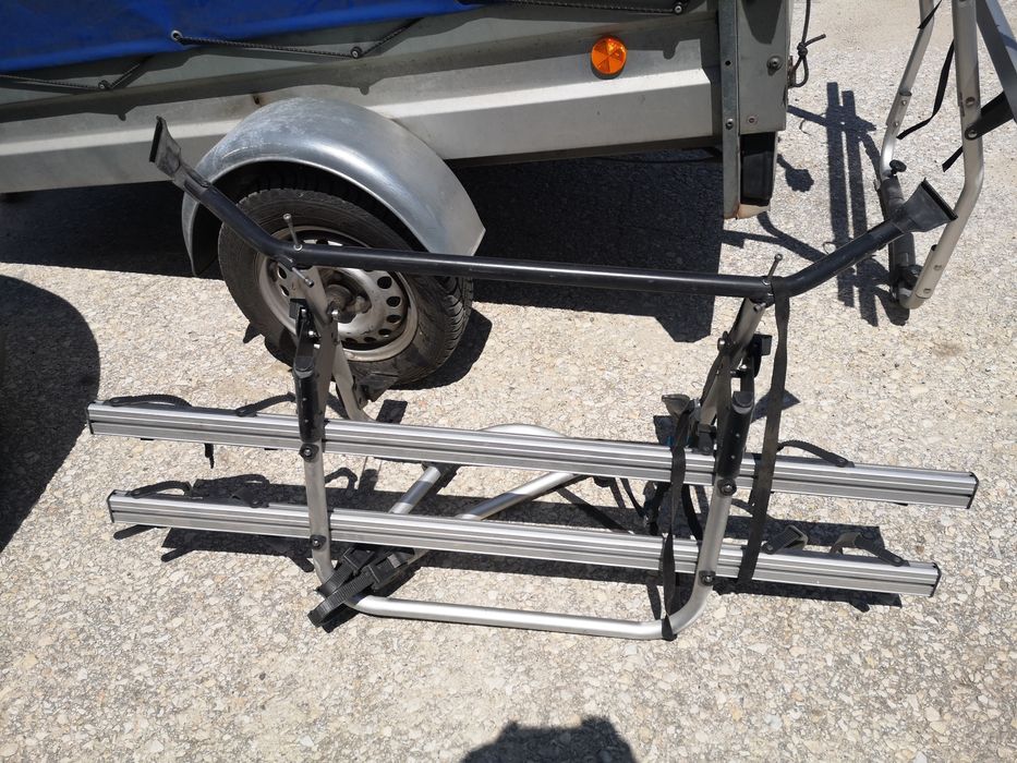 Продавам  стойки за колелета за капака