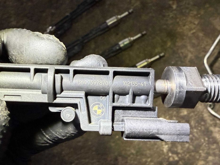 Injector injectoare benzina BMW cod 7597870 motor N55