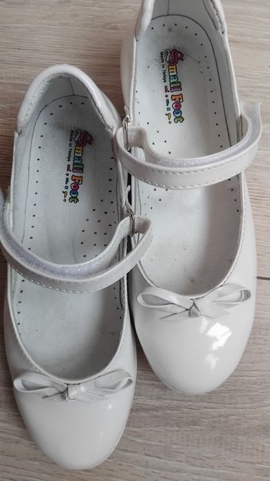 Детски лачени обувки