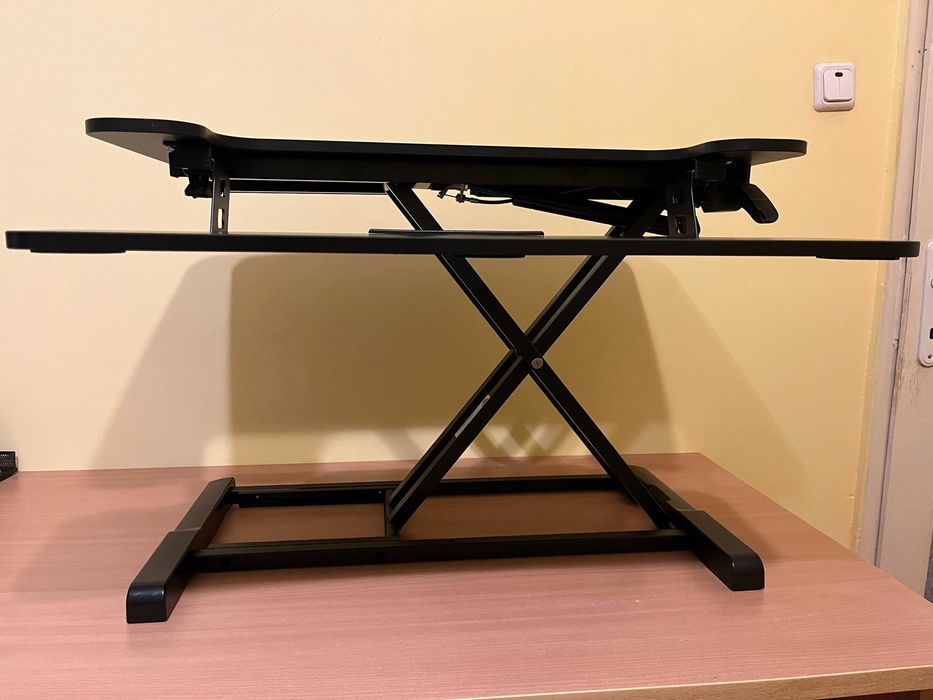 Стойка за работа в изправено положение / регулируема стойка за бюро