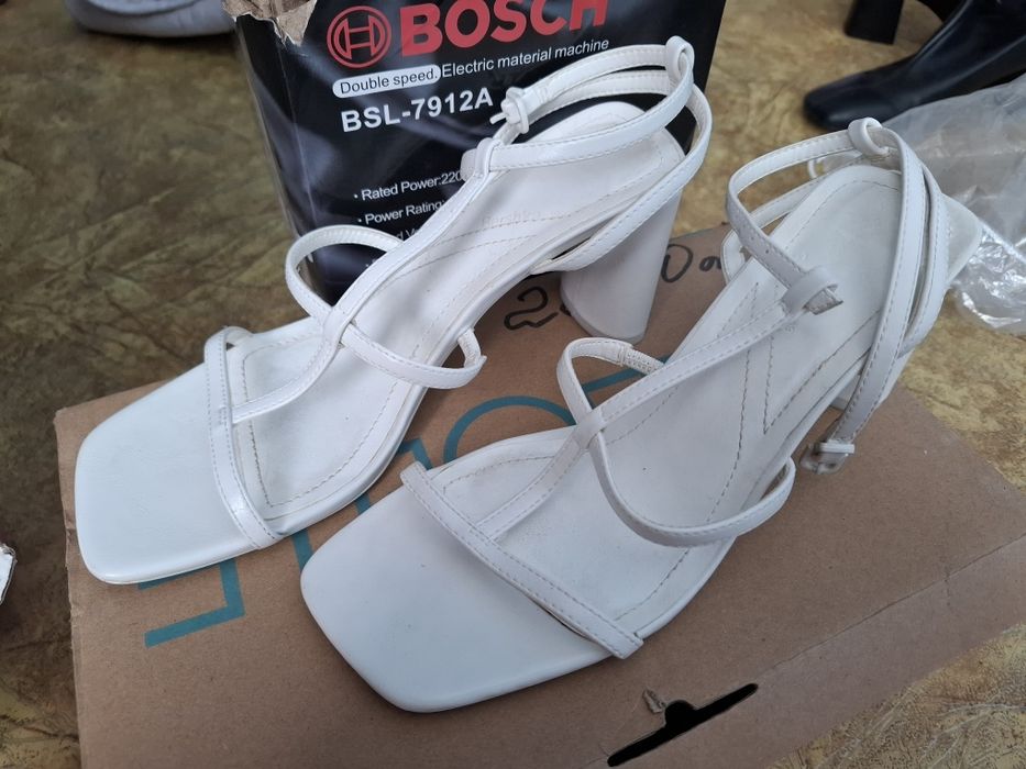 Продам  босоножки