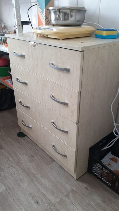 Срочно продав комод