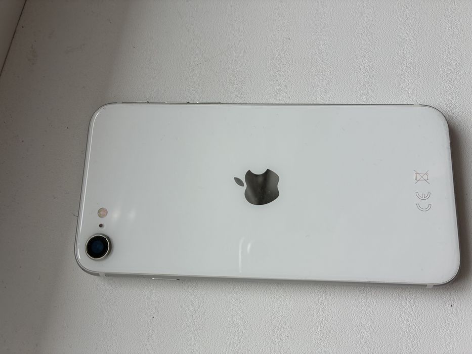 Iphone SE 128ГБ 1 gen 2020
