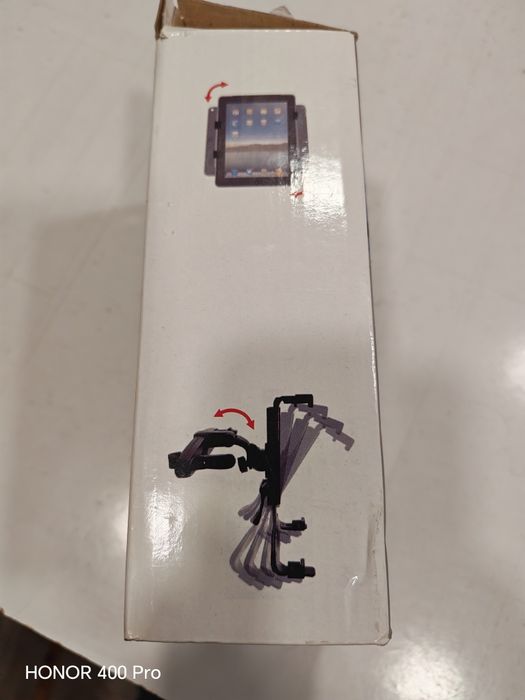 Продавам две стойки за таблет за задна седалка