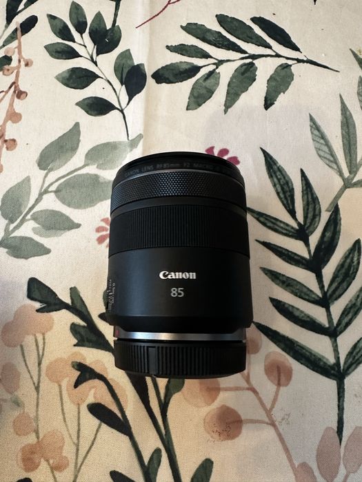 Vand 85mm f2 IS STM -Canon