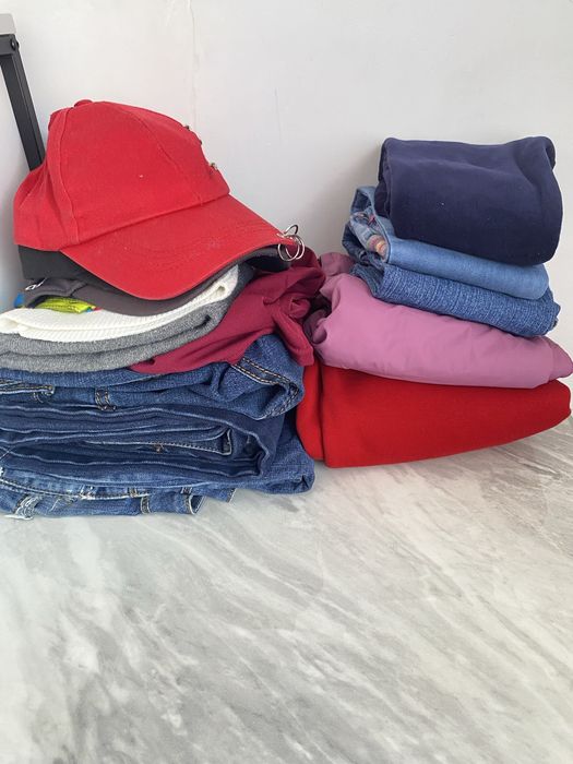 Отдам вещи даром за плитку шоколада