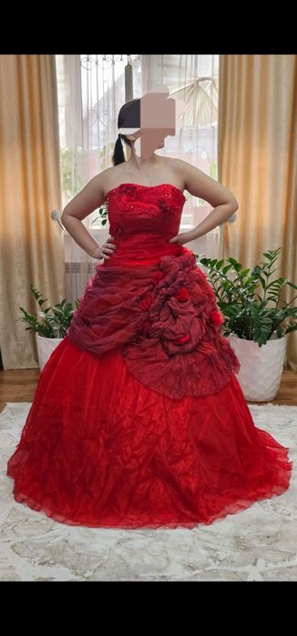 Шикарное красное платье