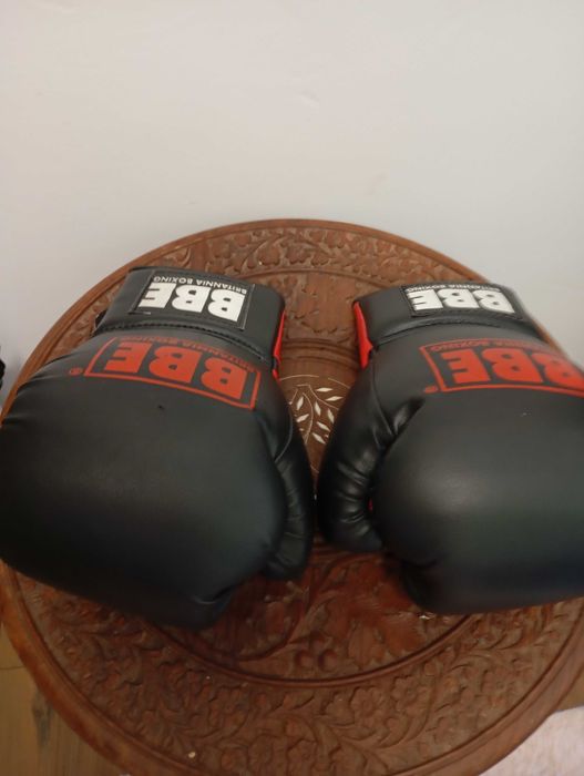 Manusi de box originale din Anglia