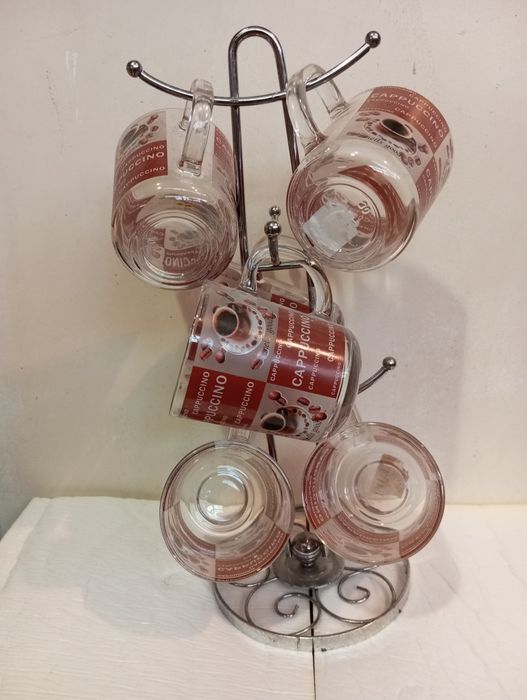 Чаши на метален статив