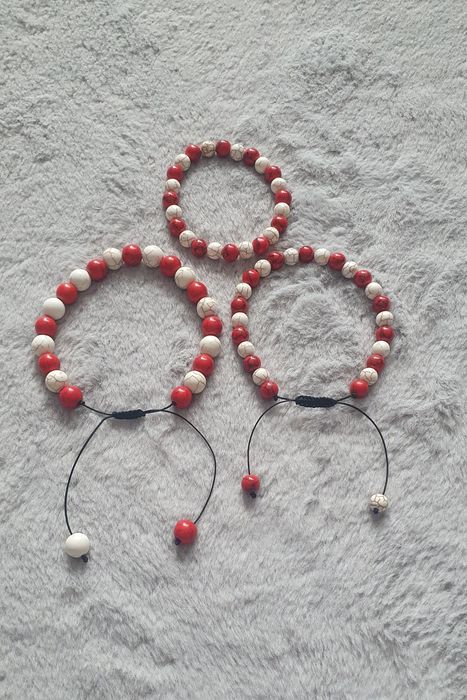 Гривни от естествени камъни