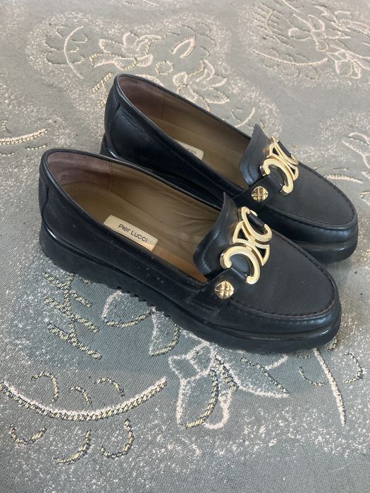 Продам туфли новые