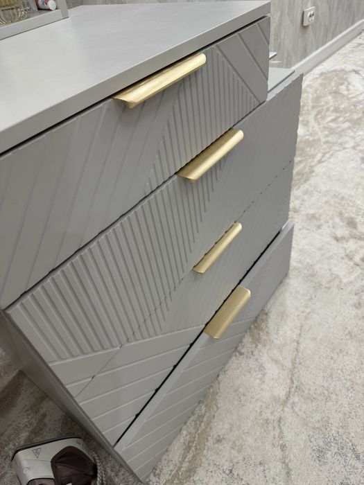 Комод косметический с зеркалом