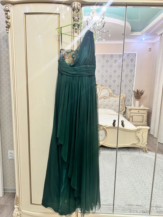 Продам нарядное платье 10000