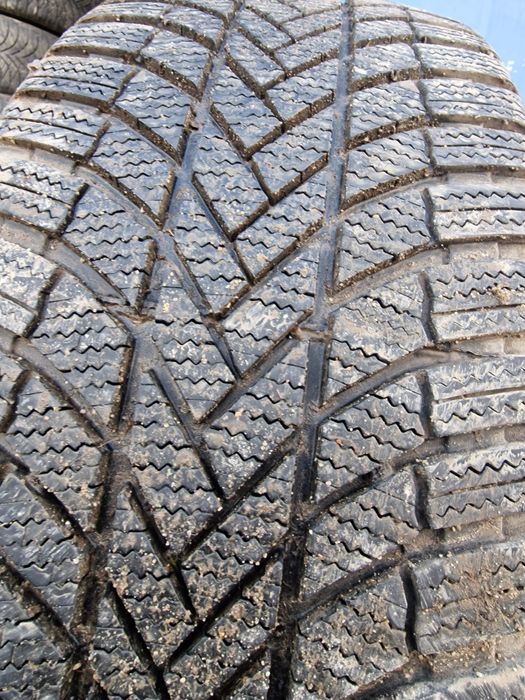 Anvelopă 255/45R20 marca Bridgestone, DOT 2023,6.5 mm