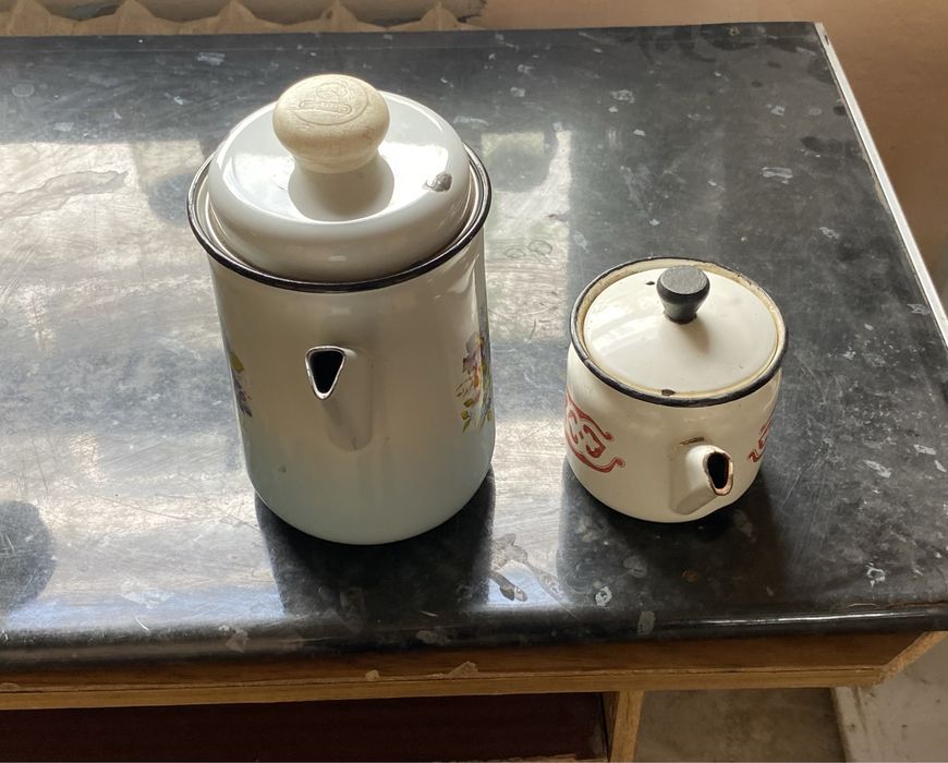 Продам чайник , посуды .