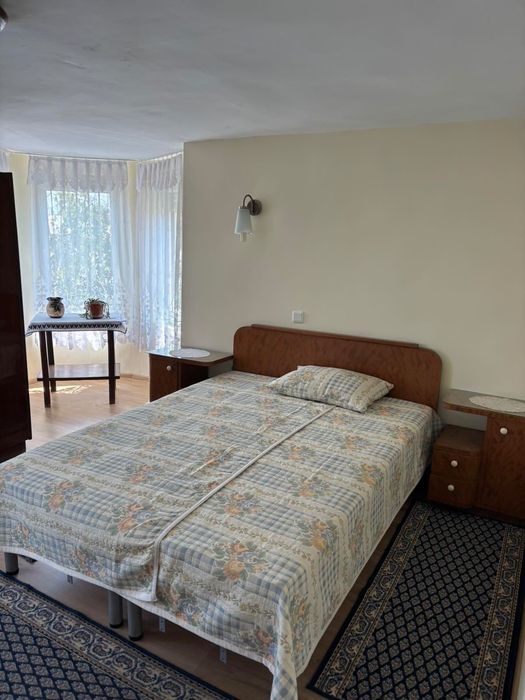 Дава се под наем Тристаен апартамент в Бургас, Център - 85 кв.м за 433.5 € - Снимка #2