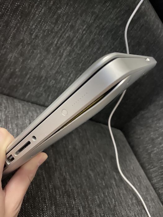 Macbook Pro (бата не держит)