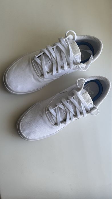 Продам кеды Nike белые оригинал