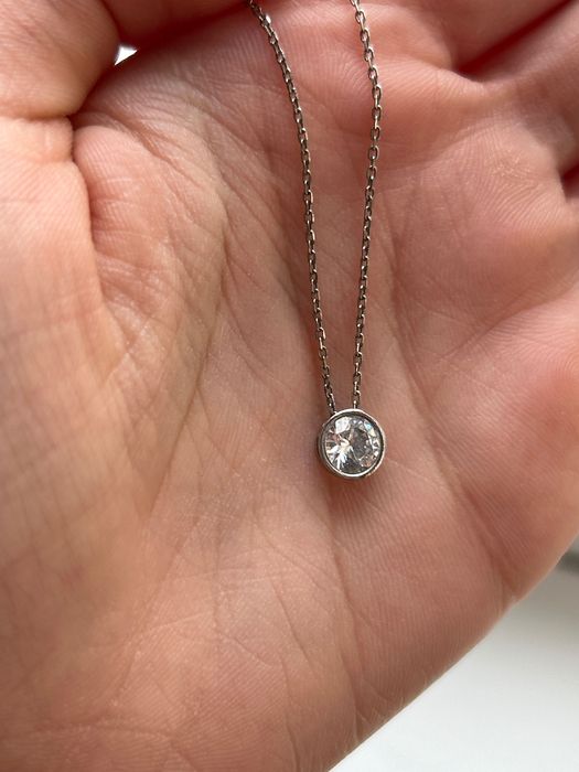 Колие с кръгъл камък